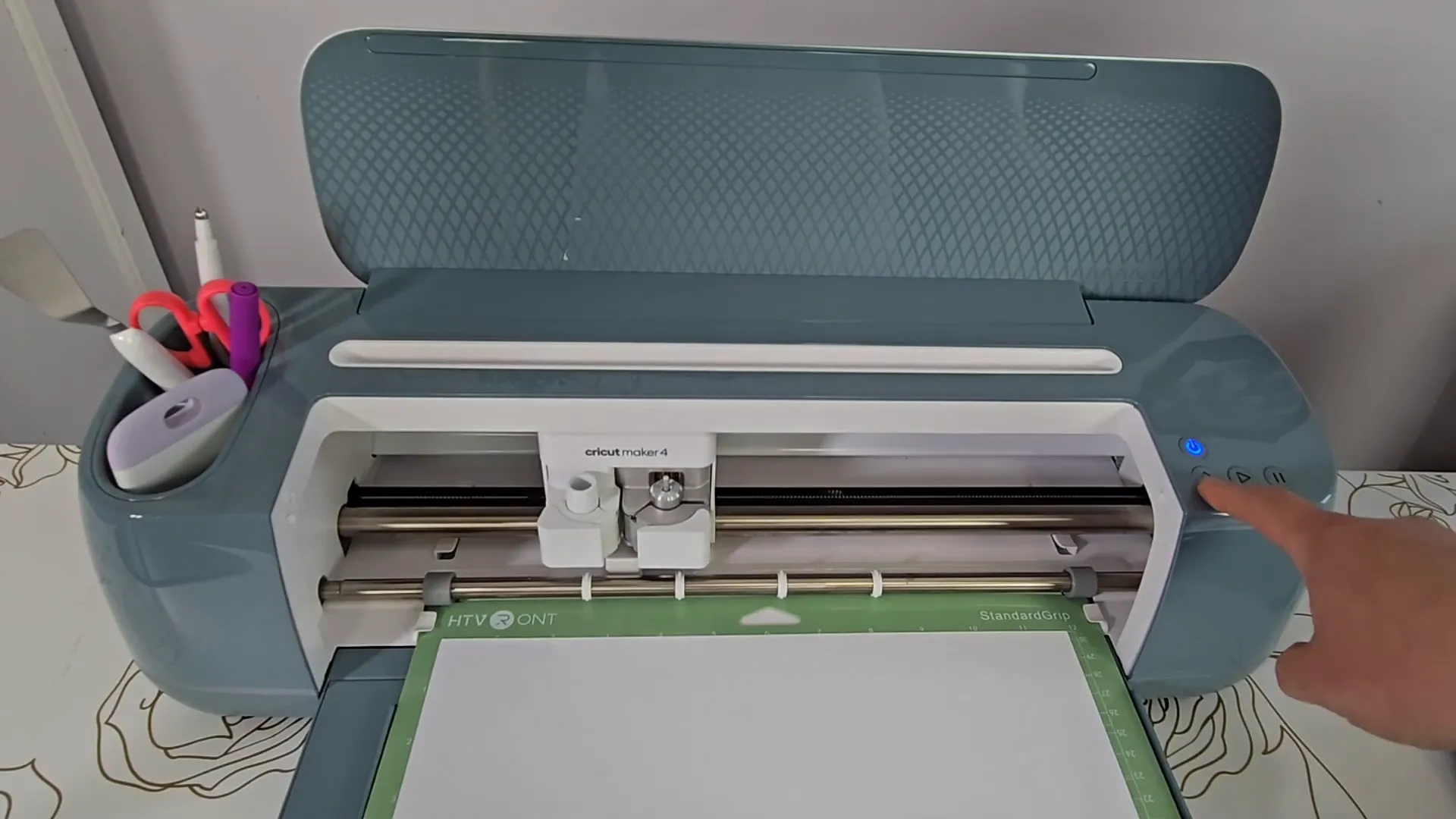 Loading heat transfer vinyl on Cricut mat