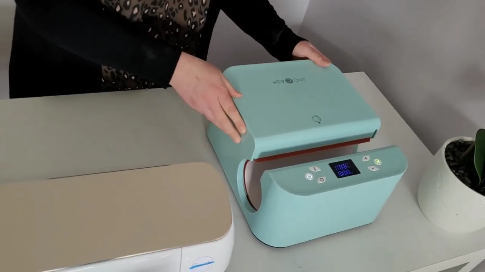 HTVRont auto tumbler heat press used for sublimating ceramic mugs