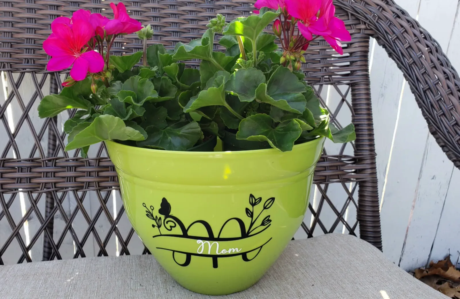 Green flower pot personalized with a split monogram Cricut font reading Mom